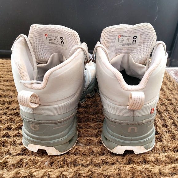 *SOLD* On cloudrock women's hiking boots size 9 - Picture 8 of 9